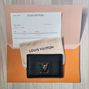 Louis Vuitton Capucines Card Holder
